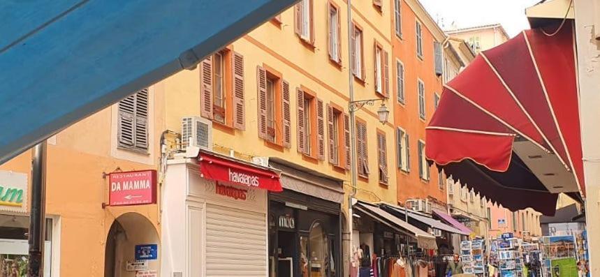 Apartment Terrasse Rue Pietonne